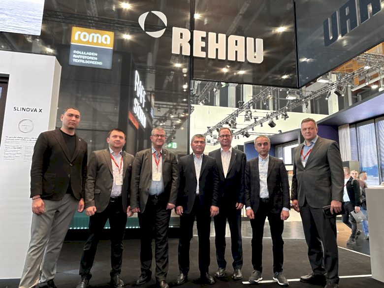 В рамках международной выставки Fensterbau Frontale 2024 состоялась встреча между генеральным директором IMZO и CEO Rehau.